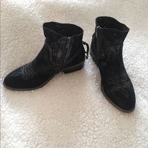 Ankle boots